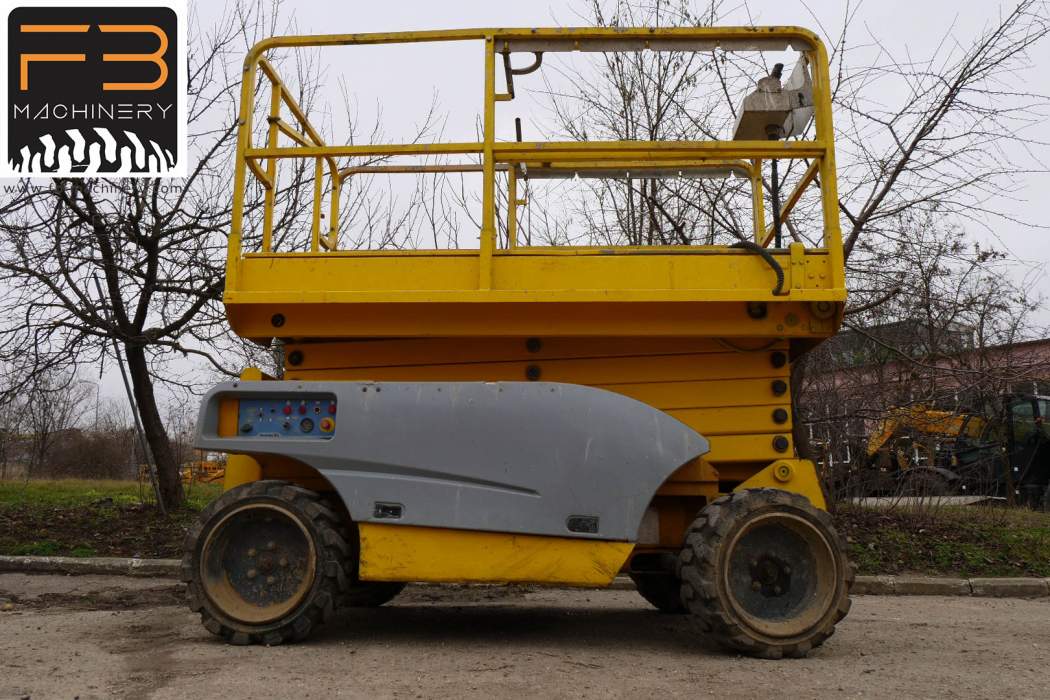 Nacela foarfeca diesel second hand Haulotte Compact 12 DX Nr. 69